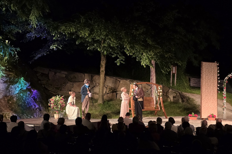 2025_Das.Maedl.aus.der.Vorstadt 2.jpg